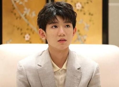 娱乐吃瓜社王源,娱乐圈的甜蜜瓜果,揭秘他的成长与蜕变