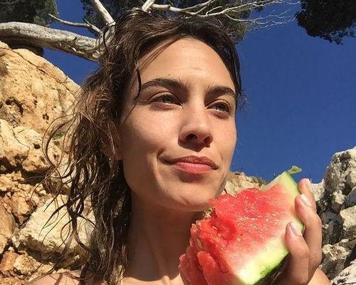 娱乐圈最火的吃瓜,揭秘明星背后的惊人真相!